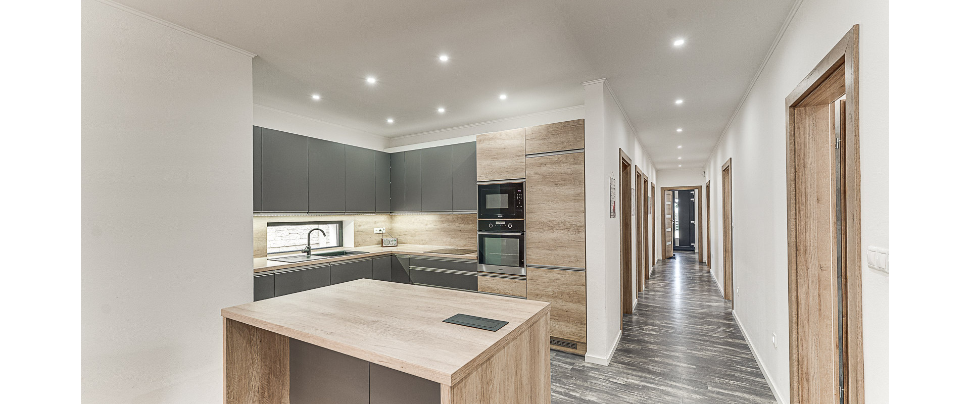 Moderný 5 izbový rodinný dom & bazén a altánok - Veľké Úľany