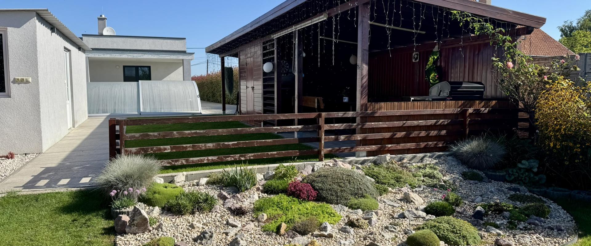 Moderný 5 izbový rodinný dom & bazén & altánok | Veľké Úľany