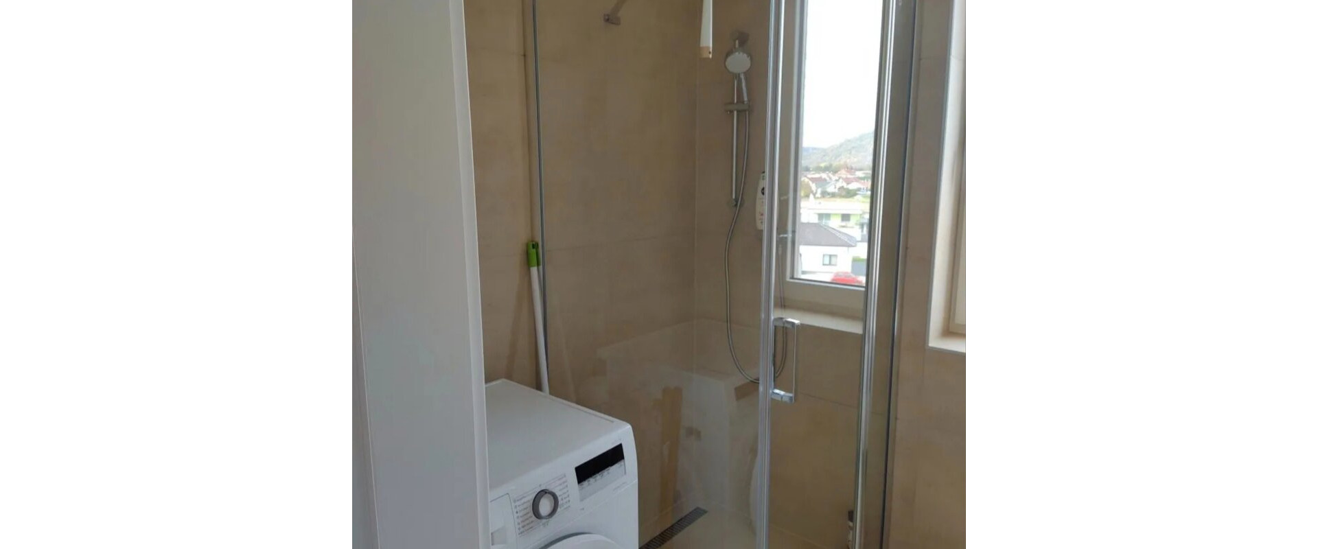 Prenájom : 2 izbový byt s Garážou Hanzlíkovská ulica