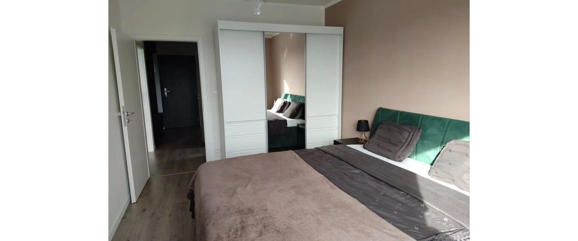 Prenájom : 2 izbový byt s Garážou Hanzlíkovská ulica