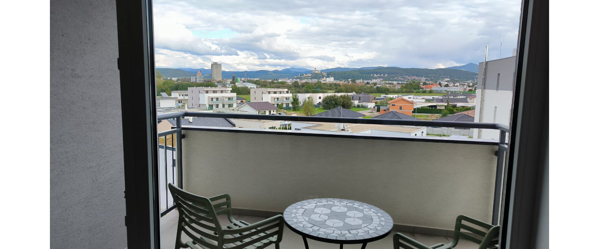 Prenájom : 2 izbový byt s Garážou Hanzlíkovská ulica