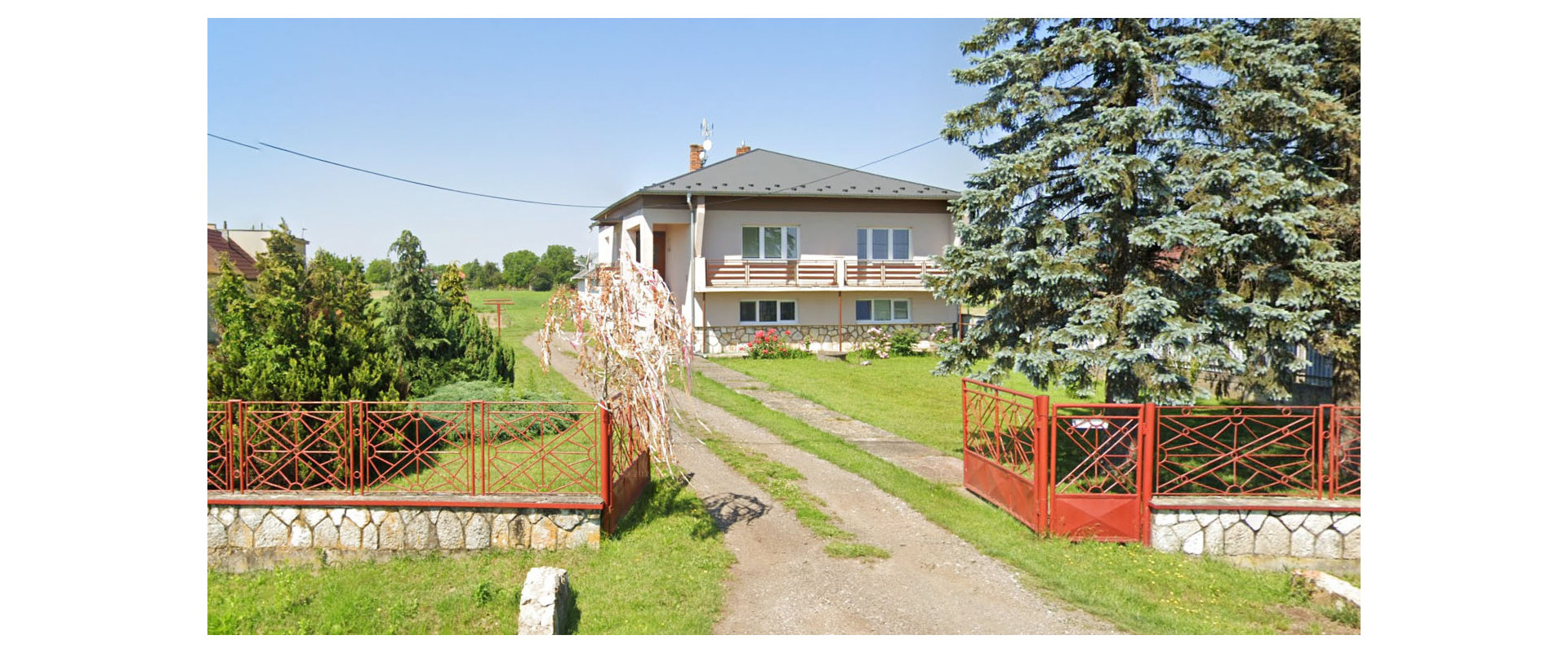 Priestranný Dvojpodlažný Rodinný Dom s Veľkou Záhradou 10 km od Michaloviec!