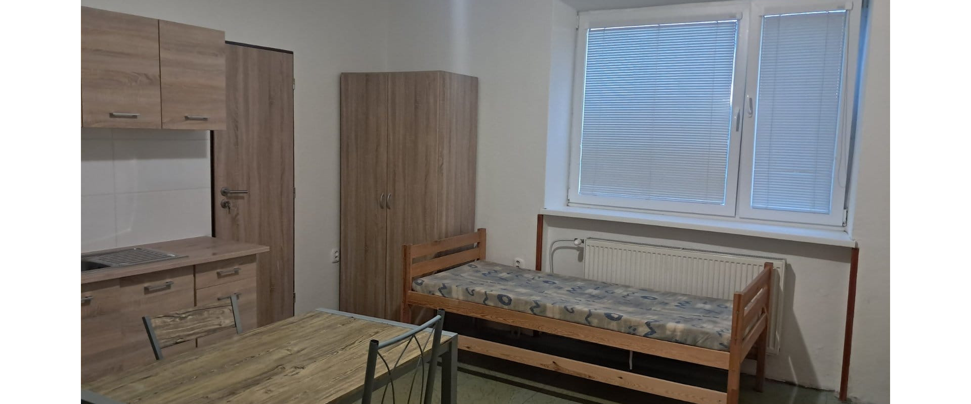 Prenájom garzónky pre 3osoby