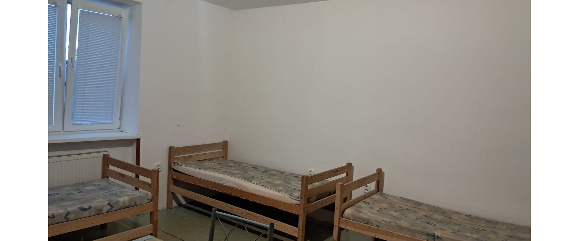 Prenájom garzónky pre 3osoby