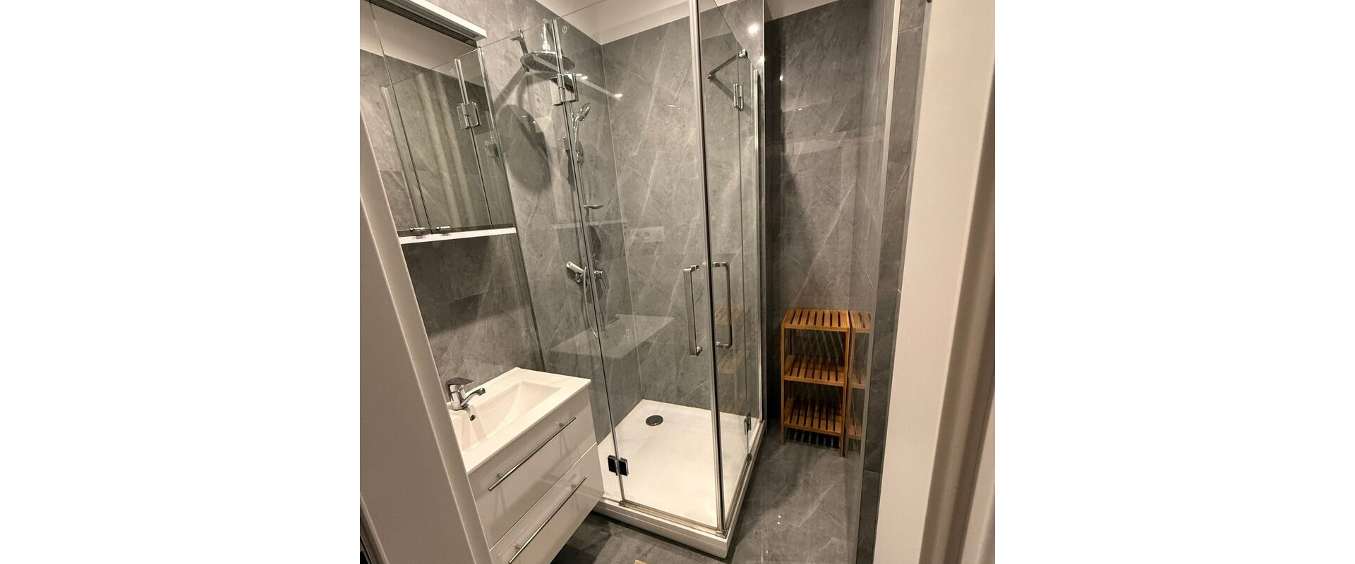 Priestranný 2izbový kompletne zrekonštruovaný byt v Krasňanoch