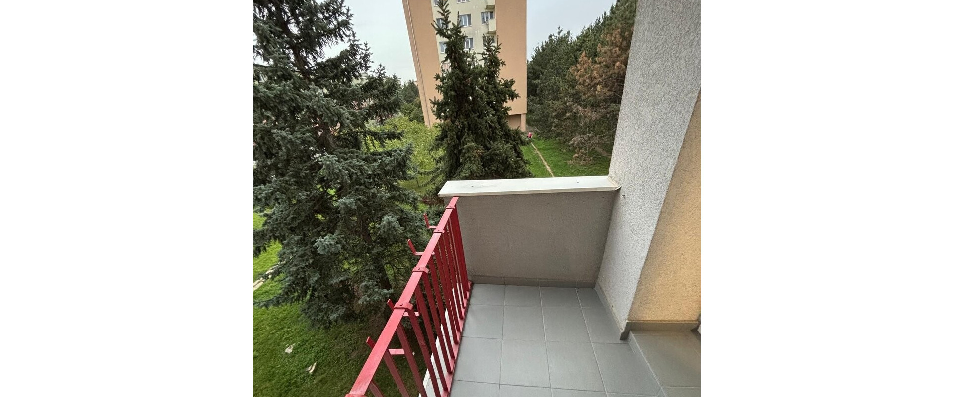 Priestranný 2izbový kompletne zrekonštruovaný byt v Krasňanoch