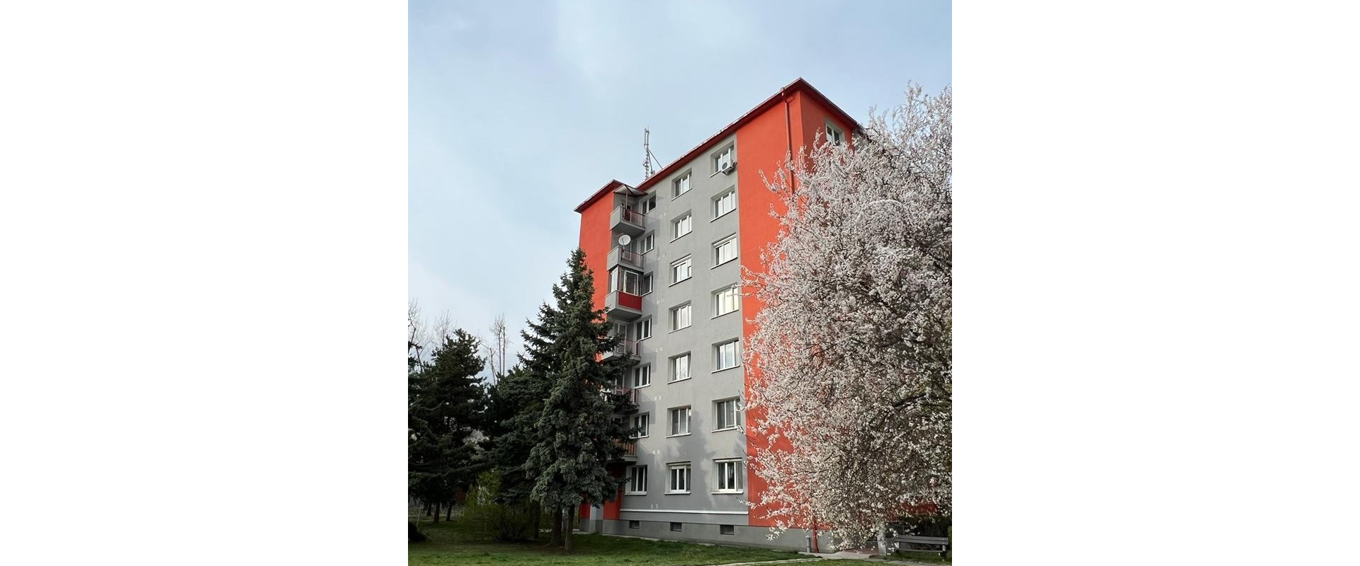 Priestranný 2izbový kompletne zrekonštruovaný byt v Krasňanoch