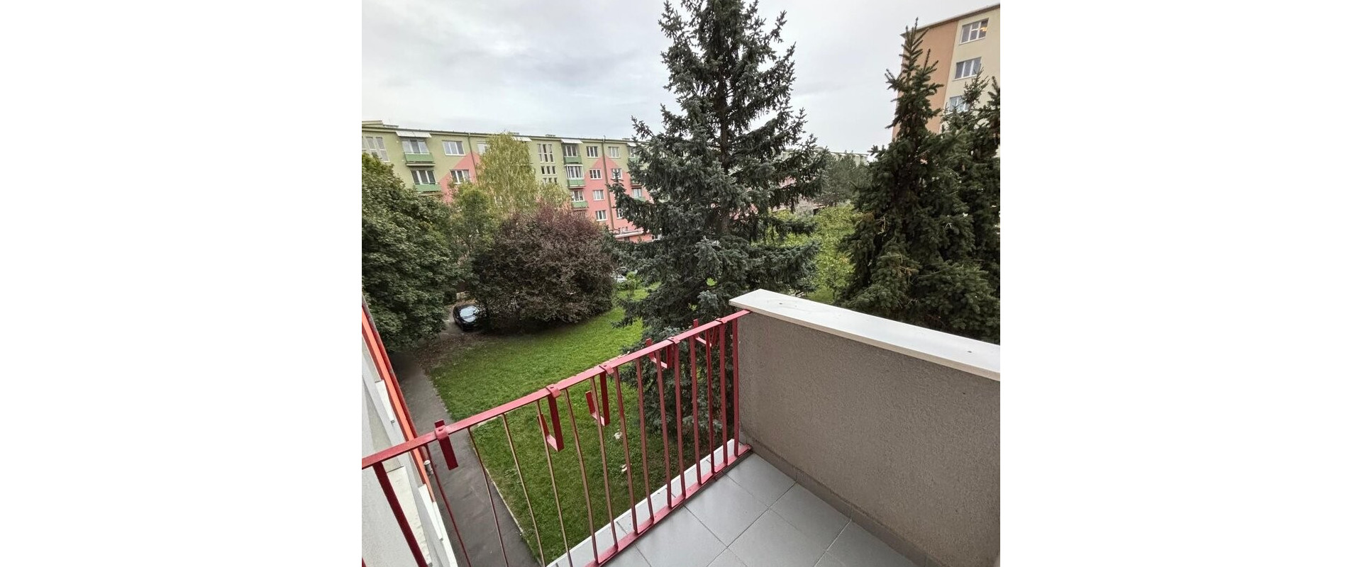 Priestranný 2izbový kompletne zrekonštruovaný byt v Krasňanoch