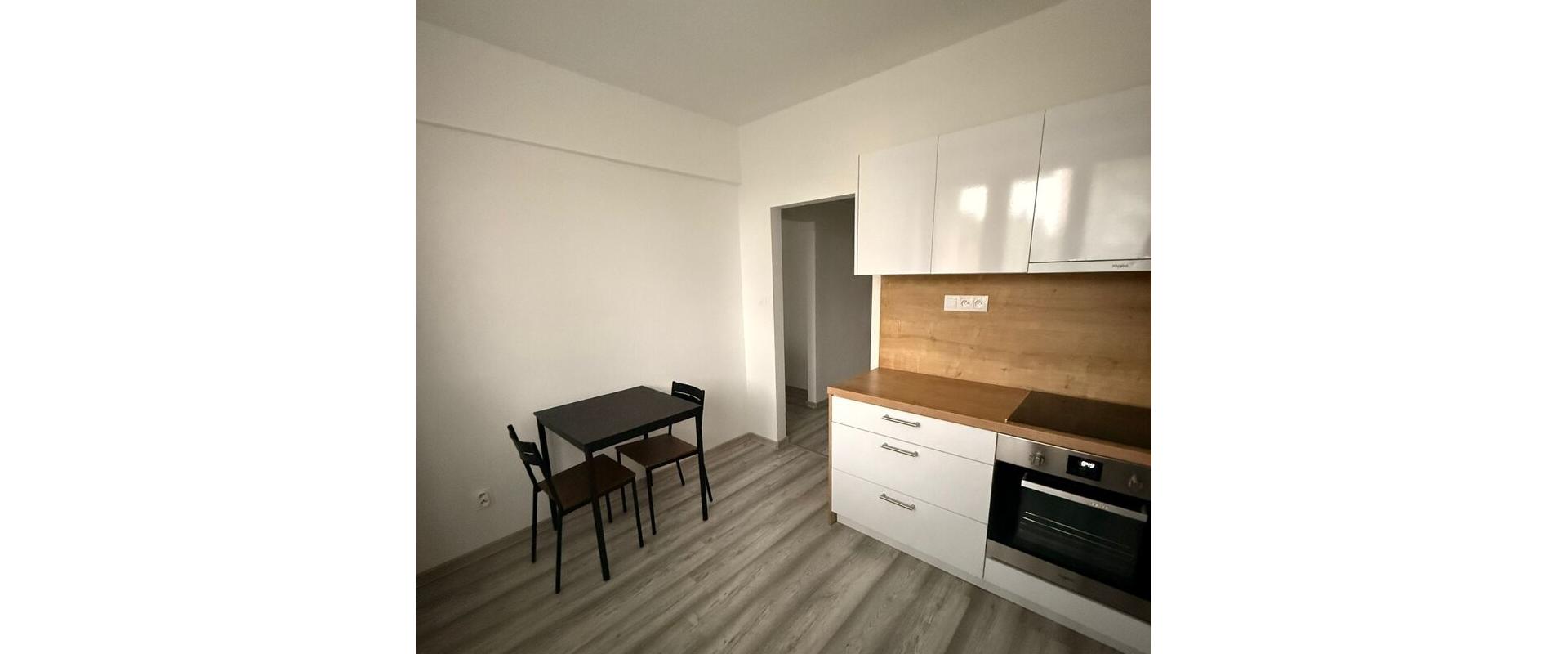 Priestranný 2izbový kompletne zrekonštruovaný byt v Krasňanoch