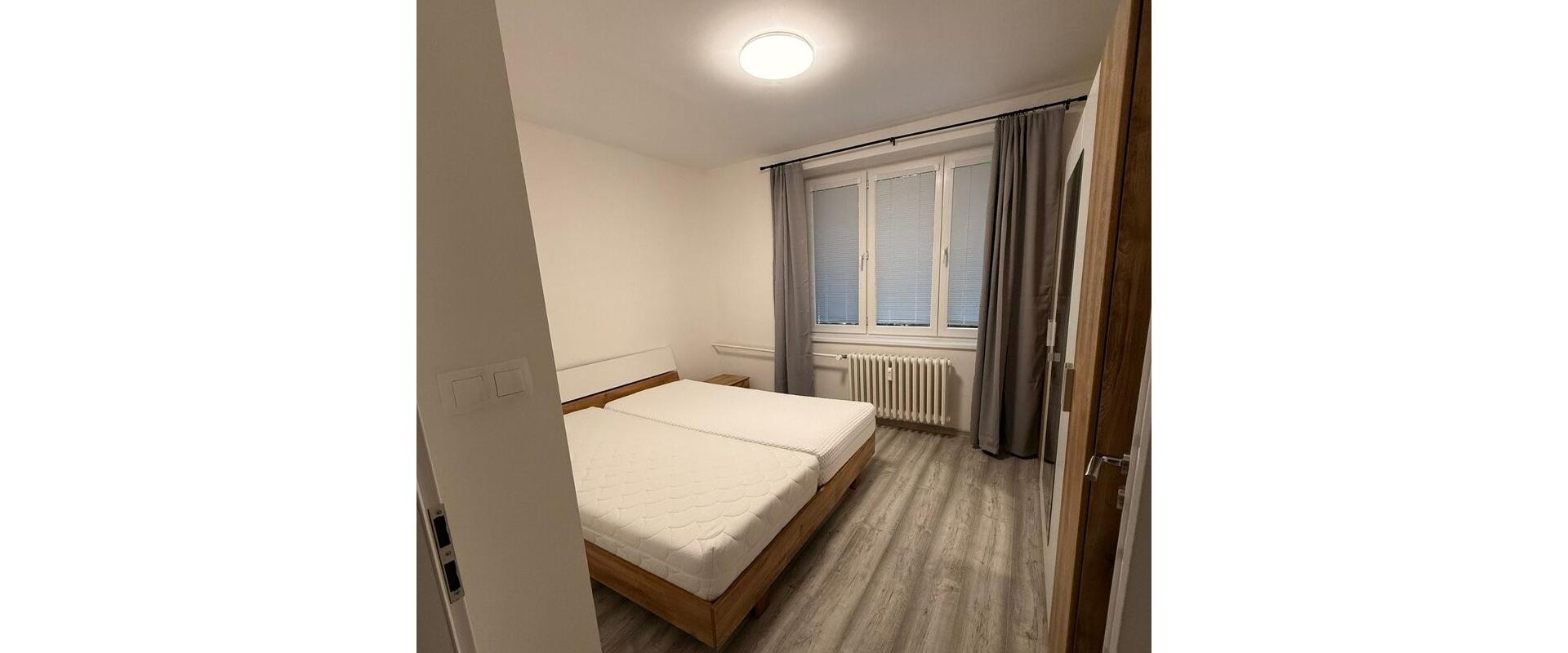 Priestranný 2izbový kompletne zrekonštruovaný byt v Krasňanoch