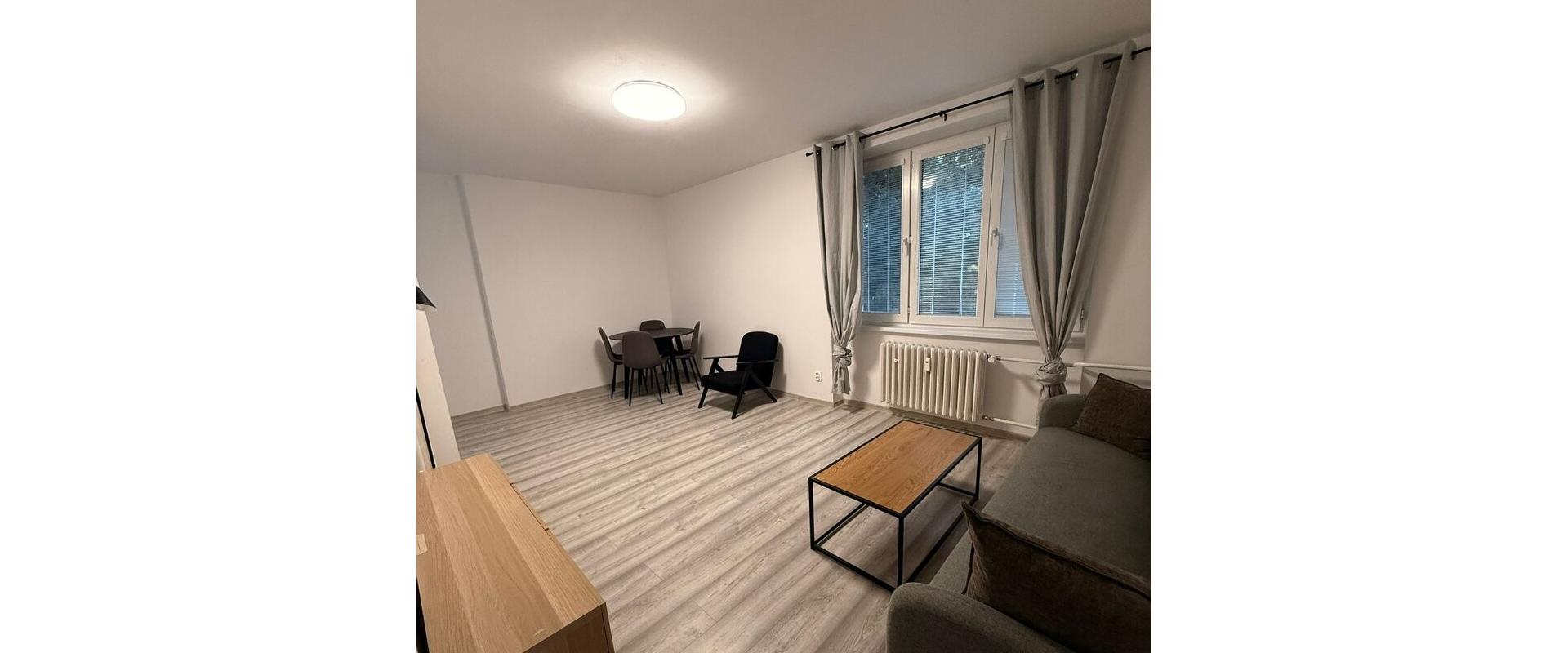 Priestranný 2izbový kompletne zrekonštruovaný byt v Krasňanoch