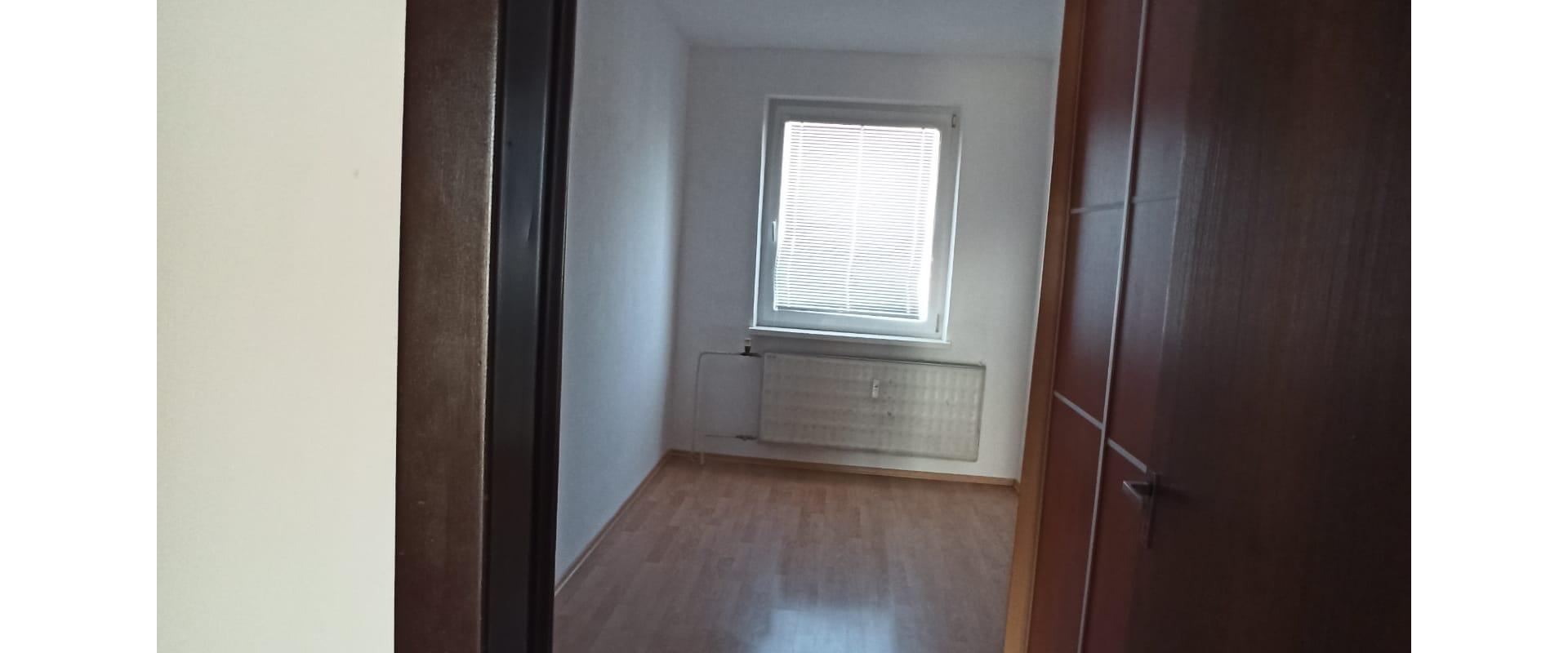 3- izbový byt na prenájom - PRIEVIDZA Tolstého