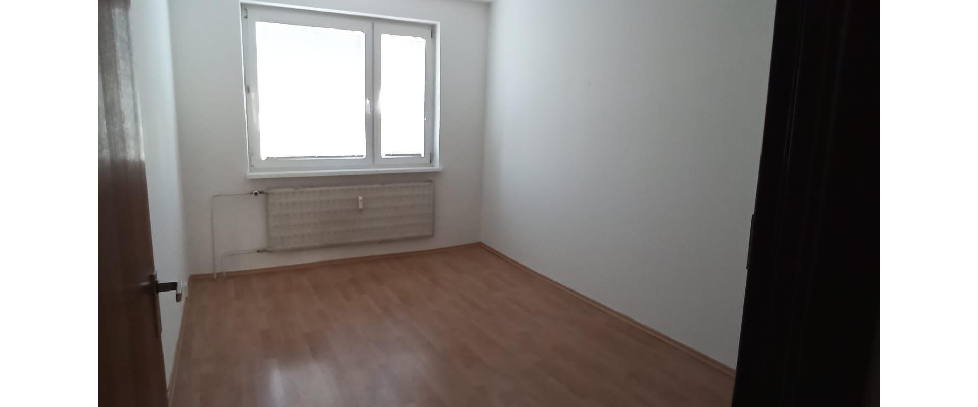 3- izbový byt na prenájom - PRIEVIDZA Tolstého