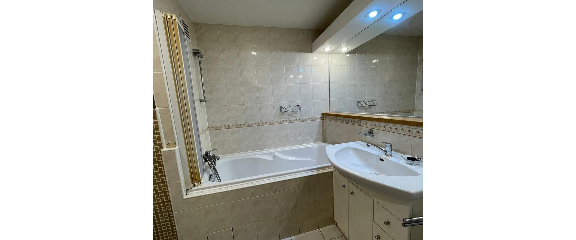 Prenájom 4-izbového bytu – Nedbalova ulica, Nitra