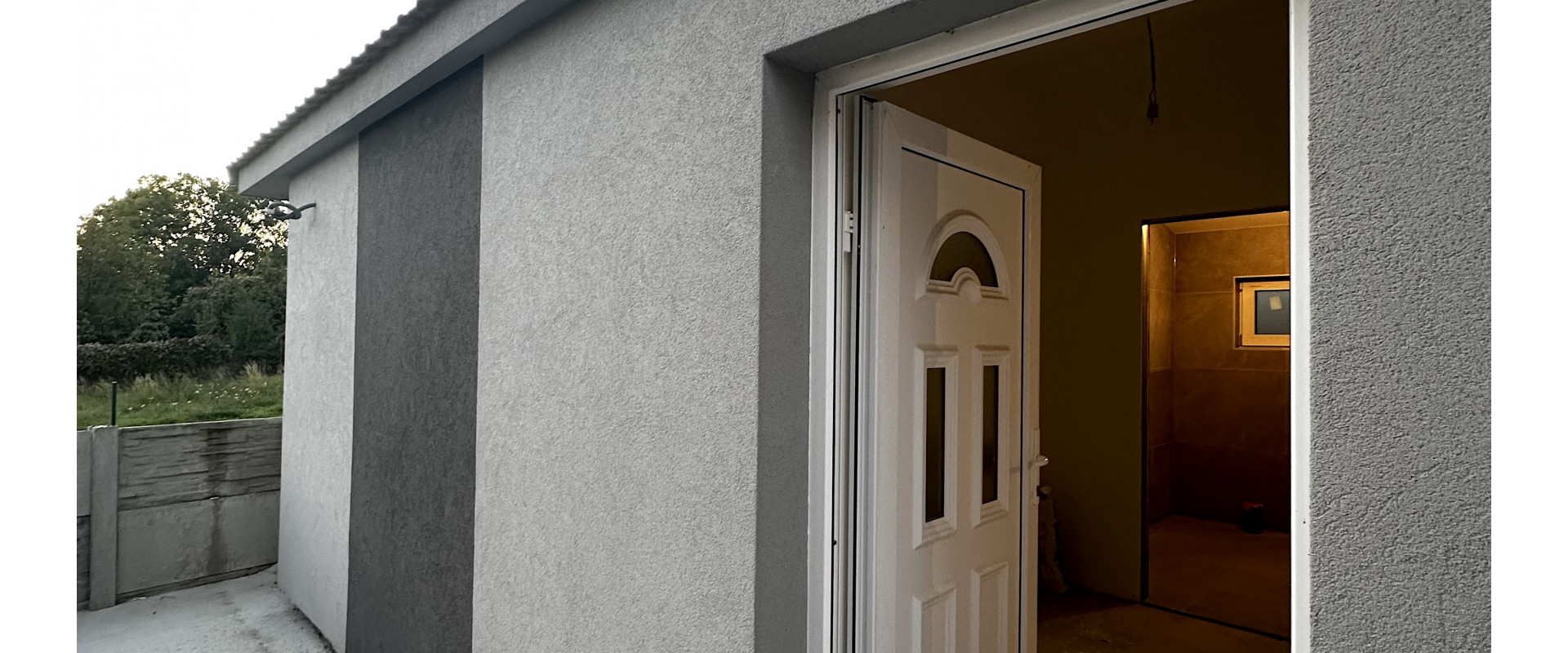 NA PREDAJ 2-izbový drevodom s terasou, nízke náklady, ticho, zeleň – Nitra