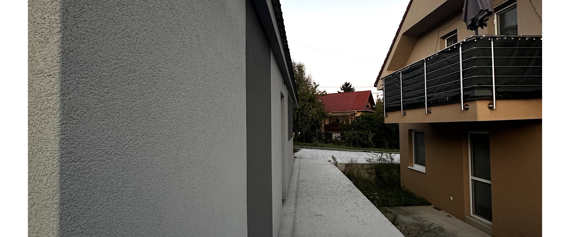 NA PREDAJ 2-izbový drevodom s terasou, nízke náklady, ticho, zeleň – Nitra