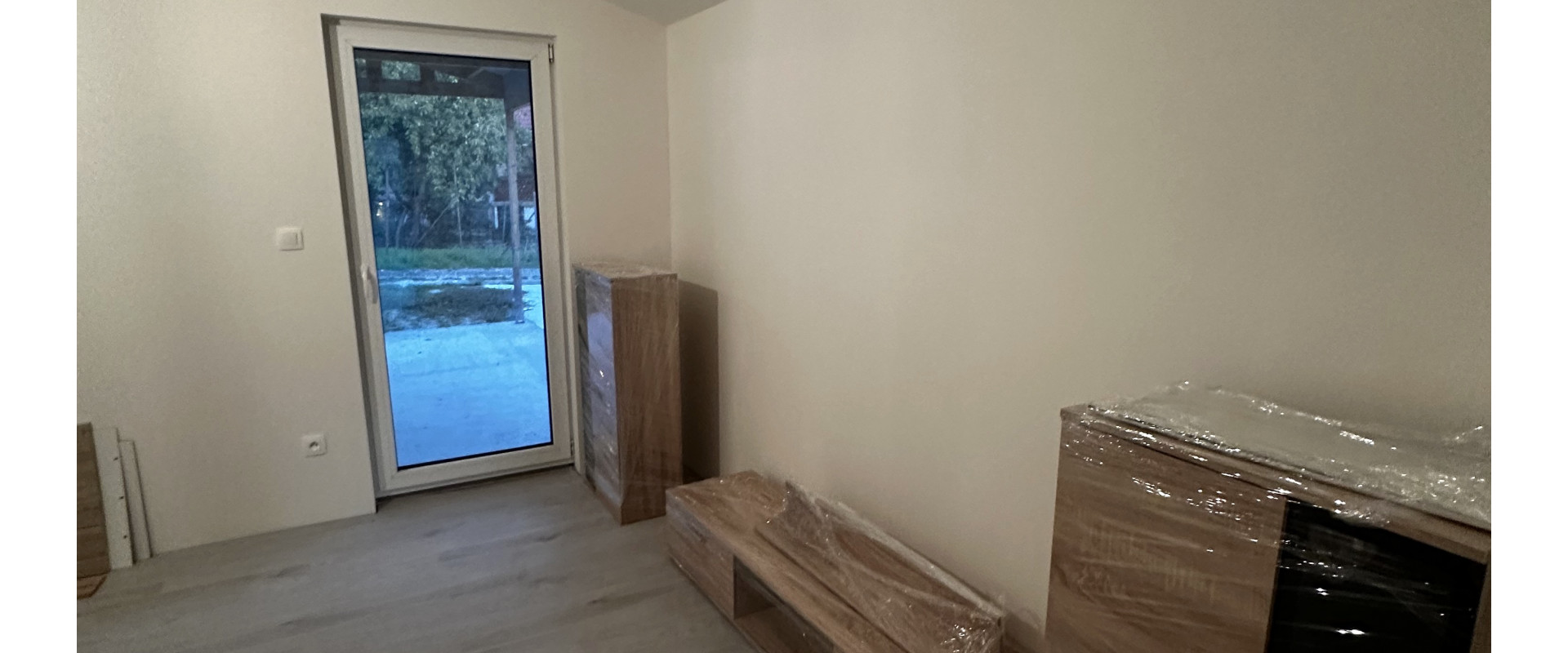 NA PREDAJ 2-izbový drevodom s terasou, nízke náklady, ticho, zeleň – Nitra