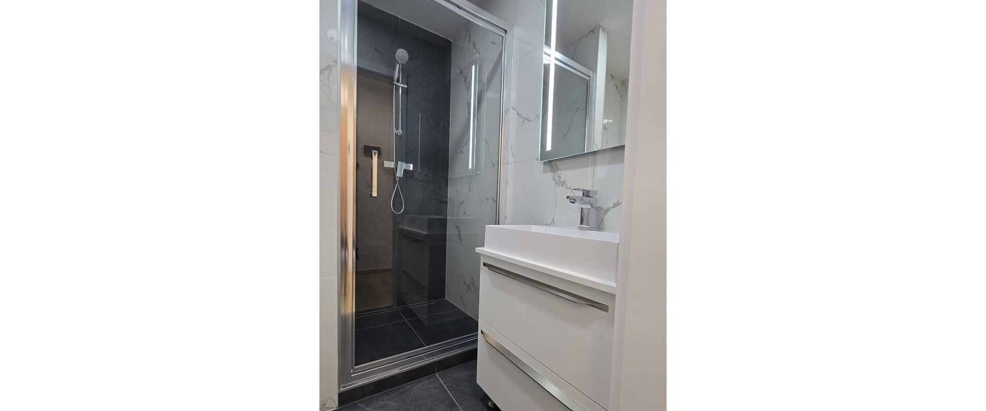 Prekrásny 3- izbový byt v Novákoch na PREDAJ !   NOVÁKY - centrum