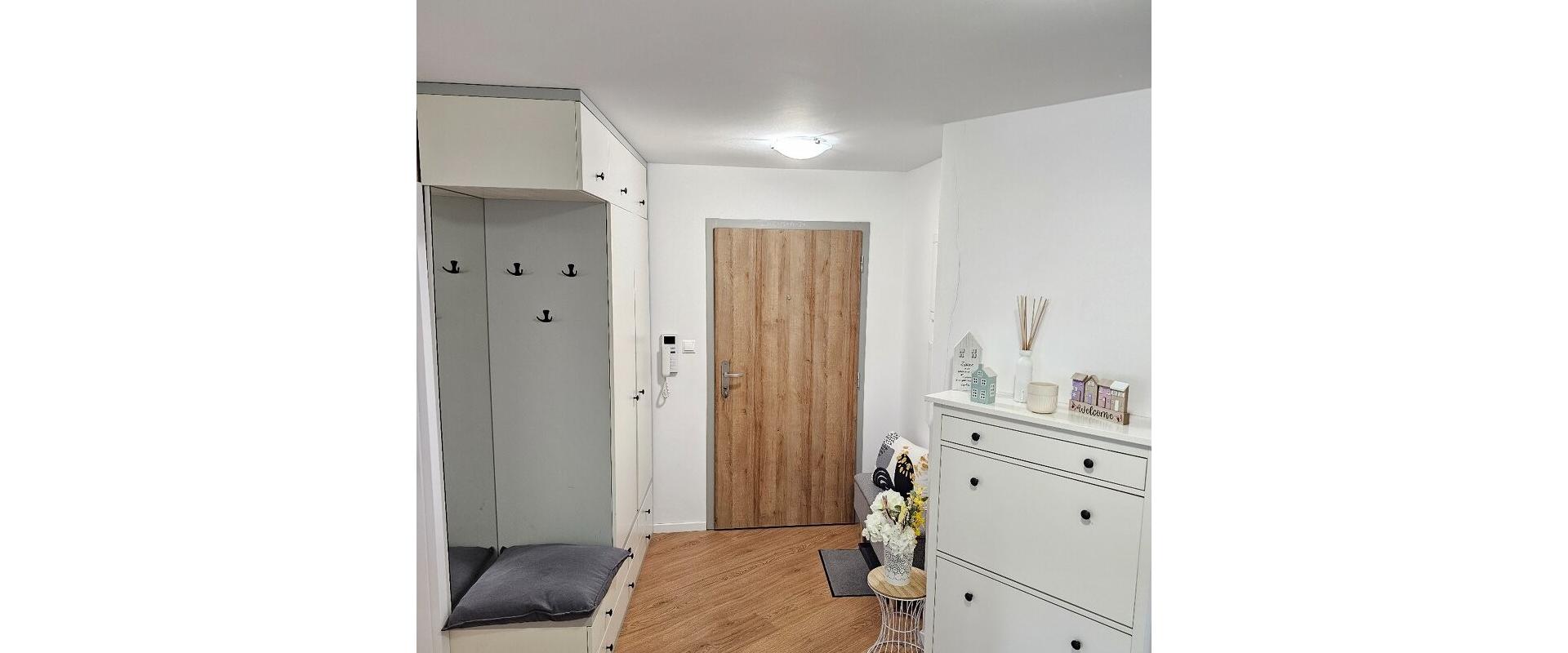 Priestranný 3 izbový byt - podzemné parkovanie, pivnica, loggia - Ružinov Ostredky