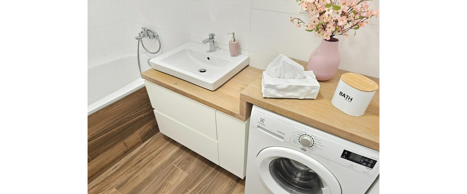 Priestranný 3 izbový byt - podzemné parkovanie, pivnica, loggia - Ružinov Ostredky