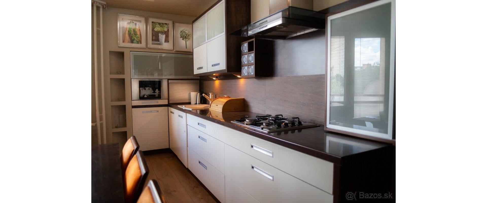 3 izbový byt, 97m2, ul. Pajorova, 2x lodžia, Košice-Staré Mesto