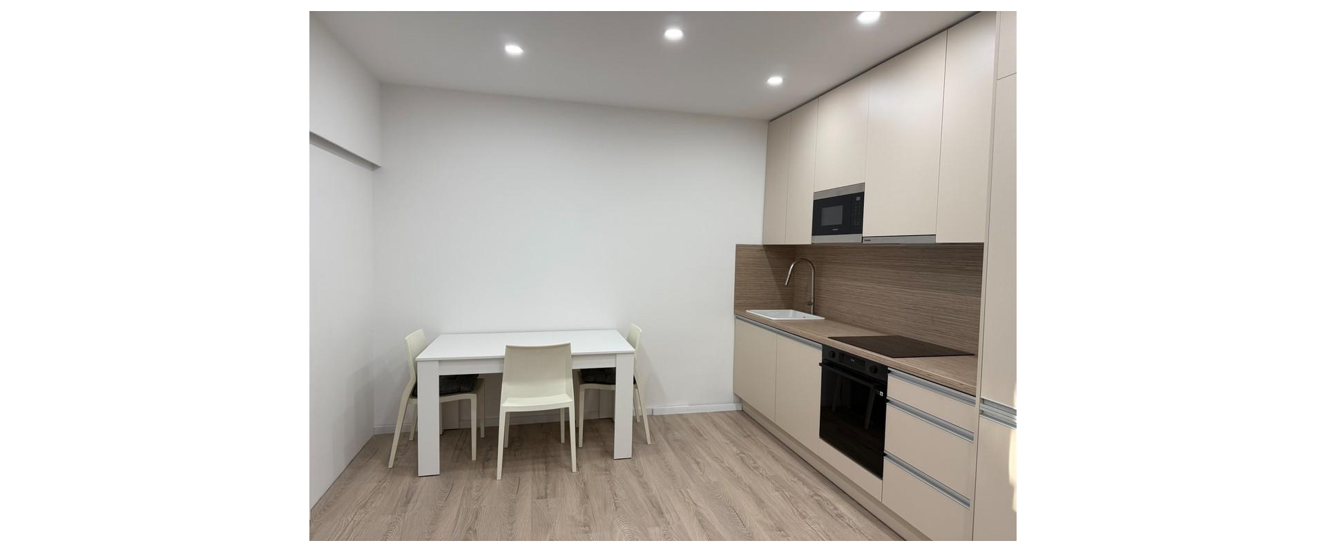 Prenájom 2-izbového bytu s predzáhradkou a parkovaním