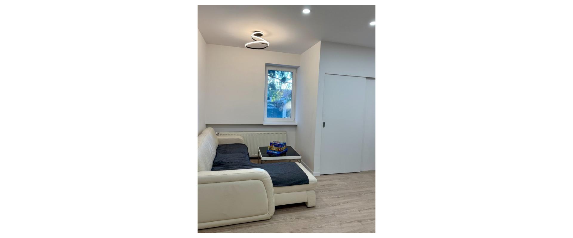 Prenájom 2-izbového bytu s predzáhradkou a parkovaním