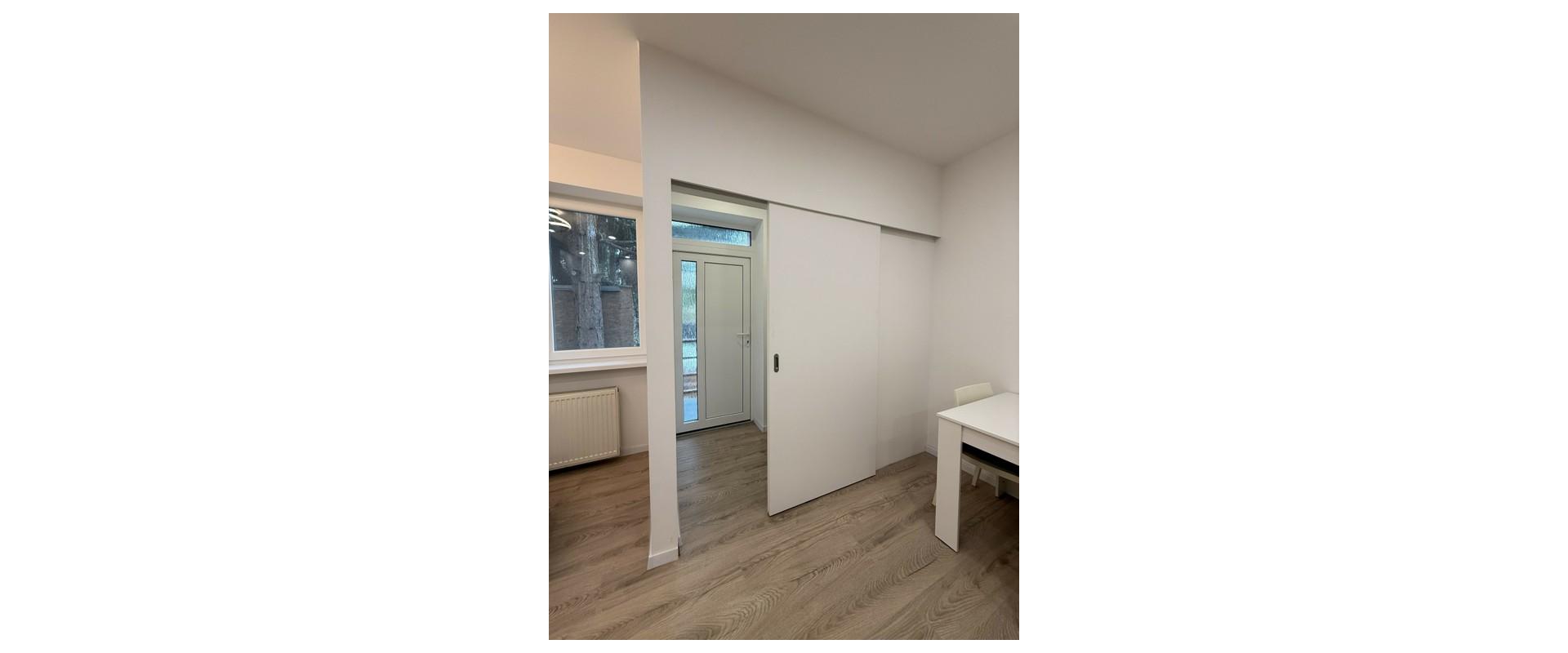 Prenájom 2-izbového bytu s predzáhradkou a parkovaním