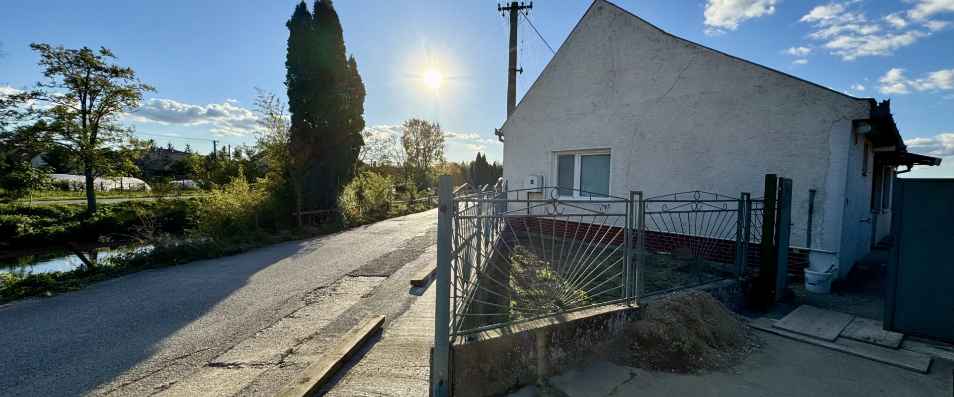 Rodinný dom s pozemkom - 605 m2 - Tureň