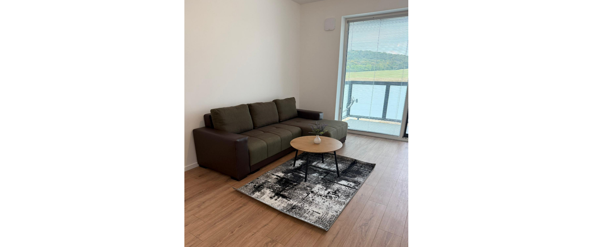 Prenájom moderného 3-izbového bytu s balkónom – Dvorníky