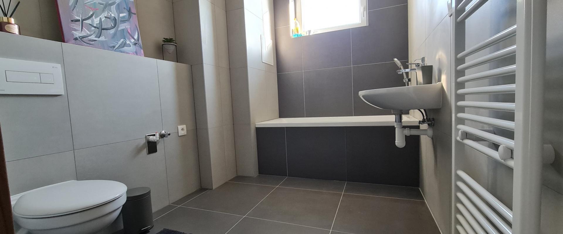 Prenájom moderného 3-izbového bytu s balkónom – Dvorníky