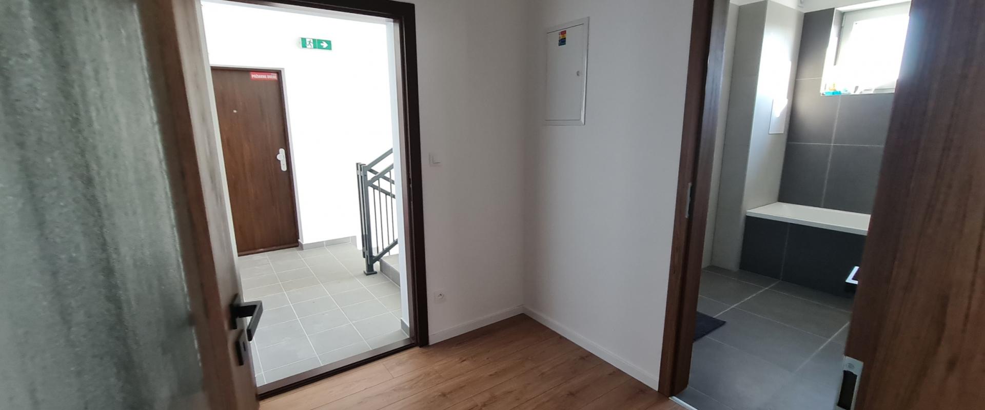 Prenájom moderného 3-izbového bytu s balkónom – Dvorníky