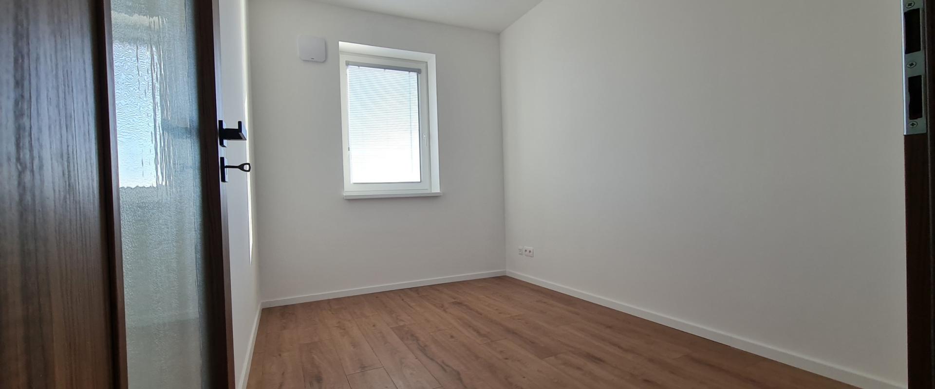 Prenájom moderného 3-izbového bytu s balkónom – Dvorníky