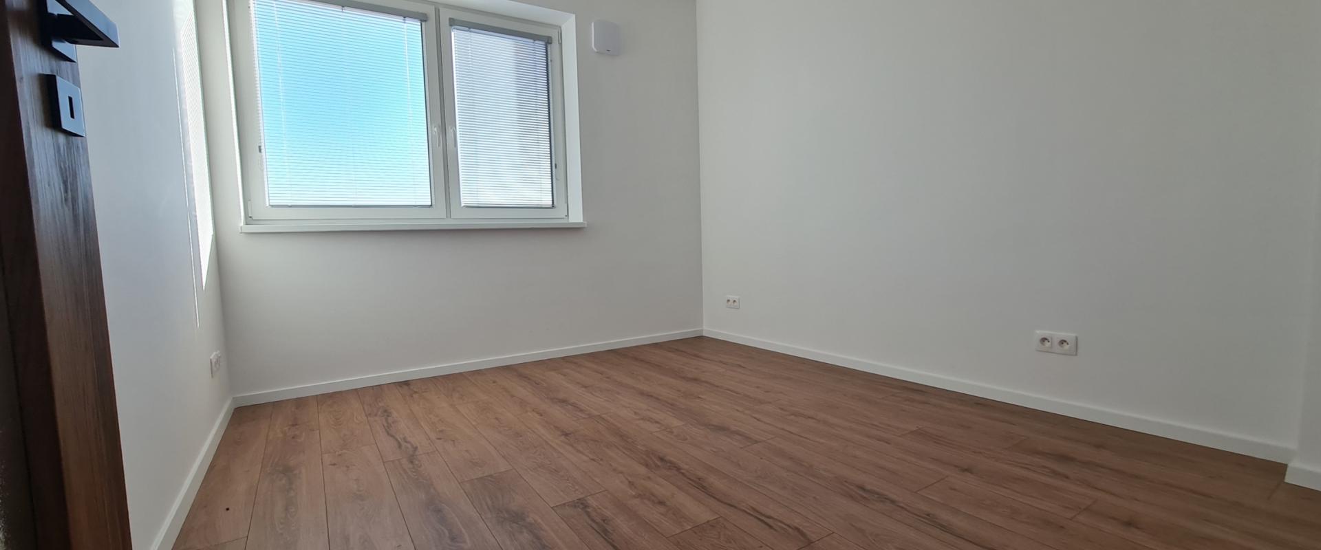 Prenájom moderného 3-izbového bytu s balkónom – Dvorníky