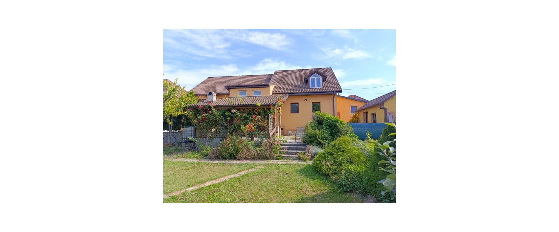 NOVÁ CENA ! Priestranný 5-izbový rodinný dom s dvoma garážami