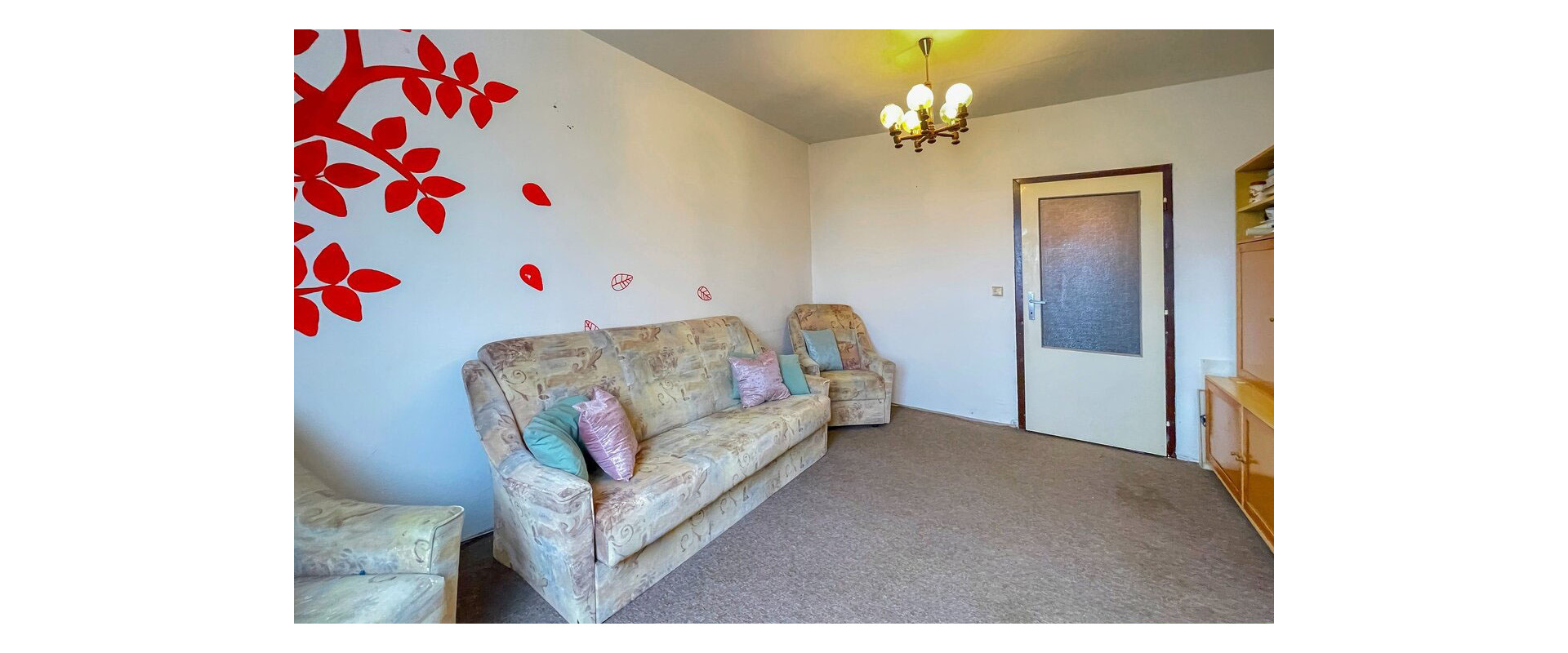 REZERVOVANÝ! Predaj: Priestranný 4-izbový Byt s Balkónom a Potenciálom na J. Hollého!