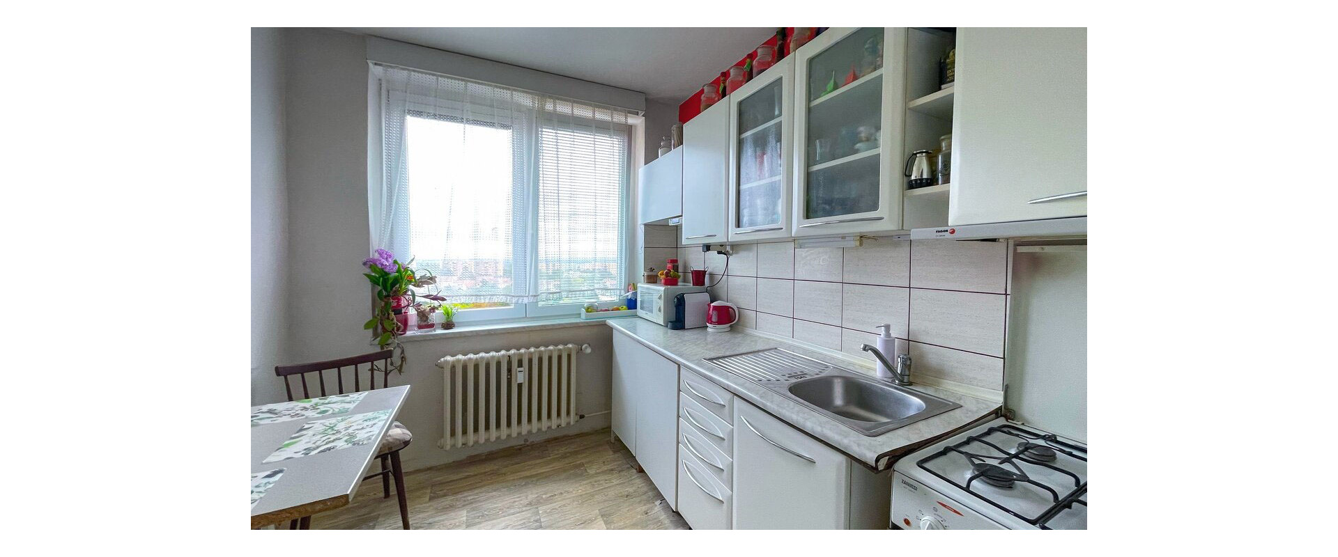 REZERVOVANÝ! Predaj: Priestranný 4-izbový Byt s Balkónom a Potenciálom na J. Hollého!