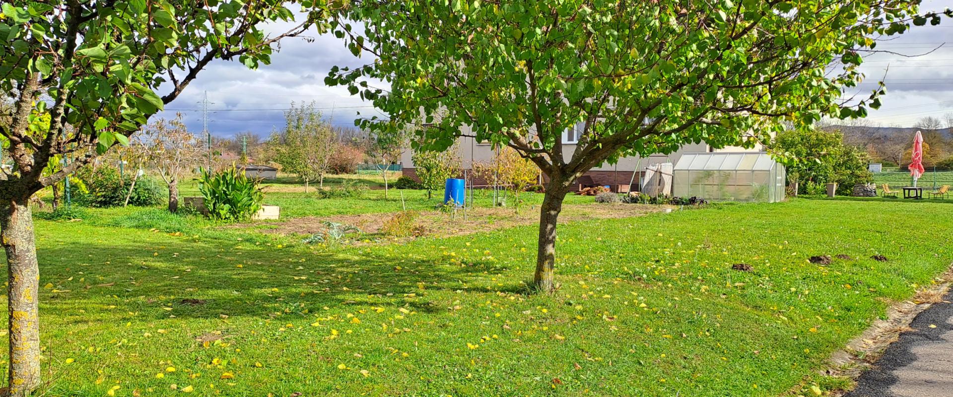 Veľkometrážny, 2-izbový byt so záhradou a garážou