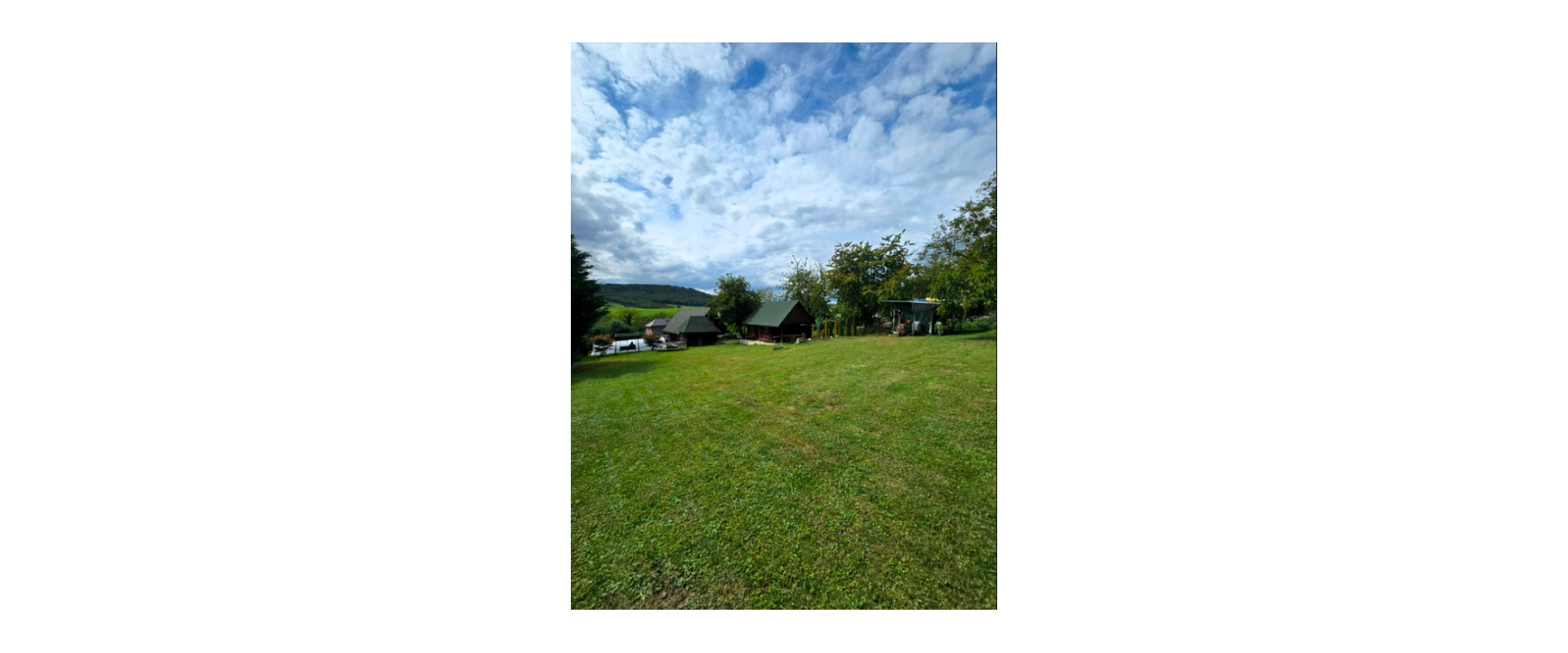 Na predaj drevenica s veľkým pozemkom - 1194 m² a bazénom v obci Miková