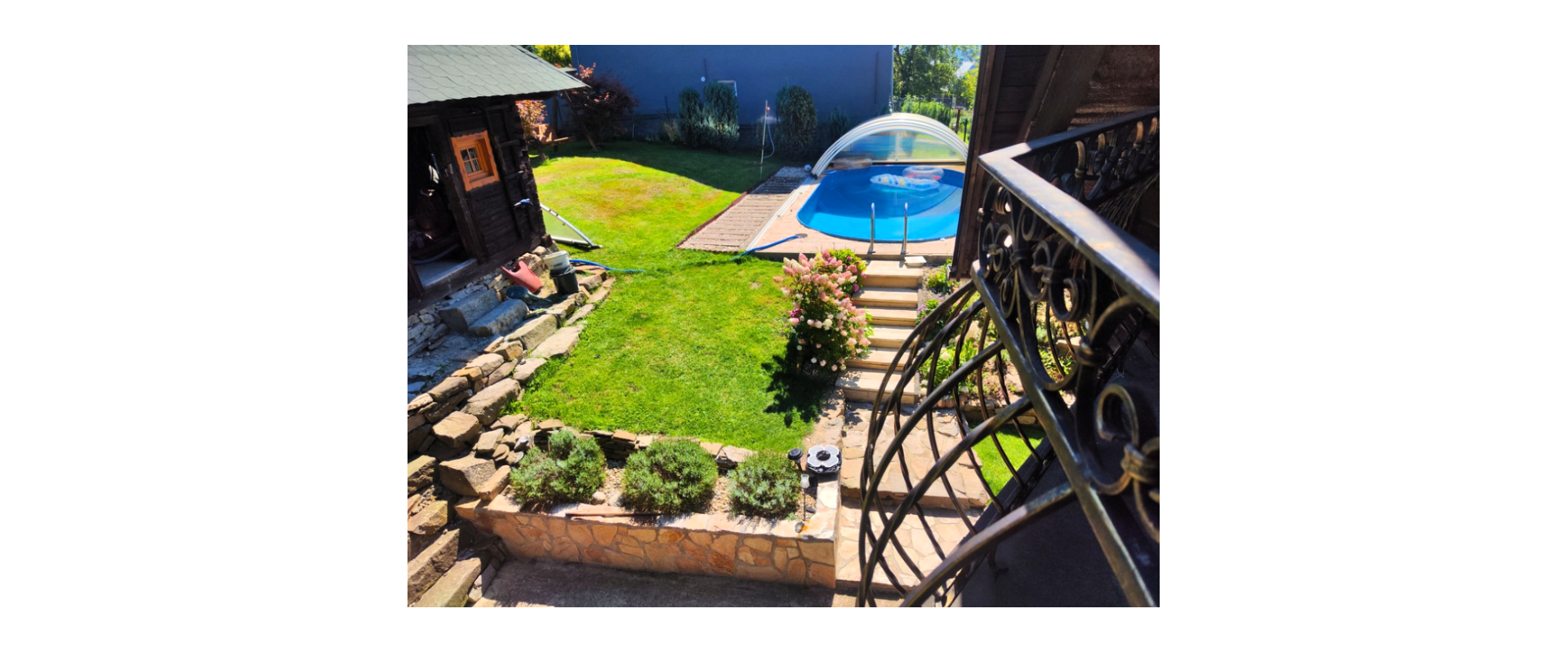 Na predaj drevenica s veľkým pozemkom - 1194 m² a bazénom v obci Miková