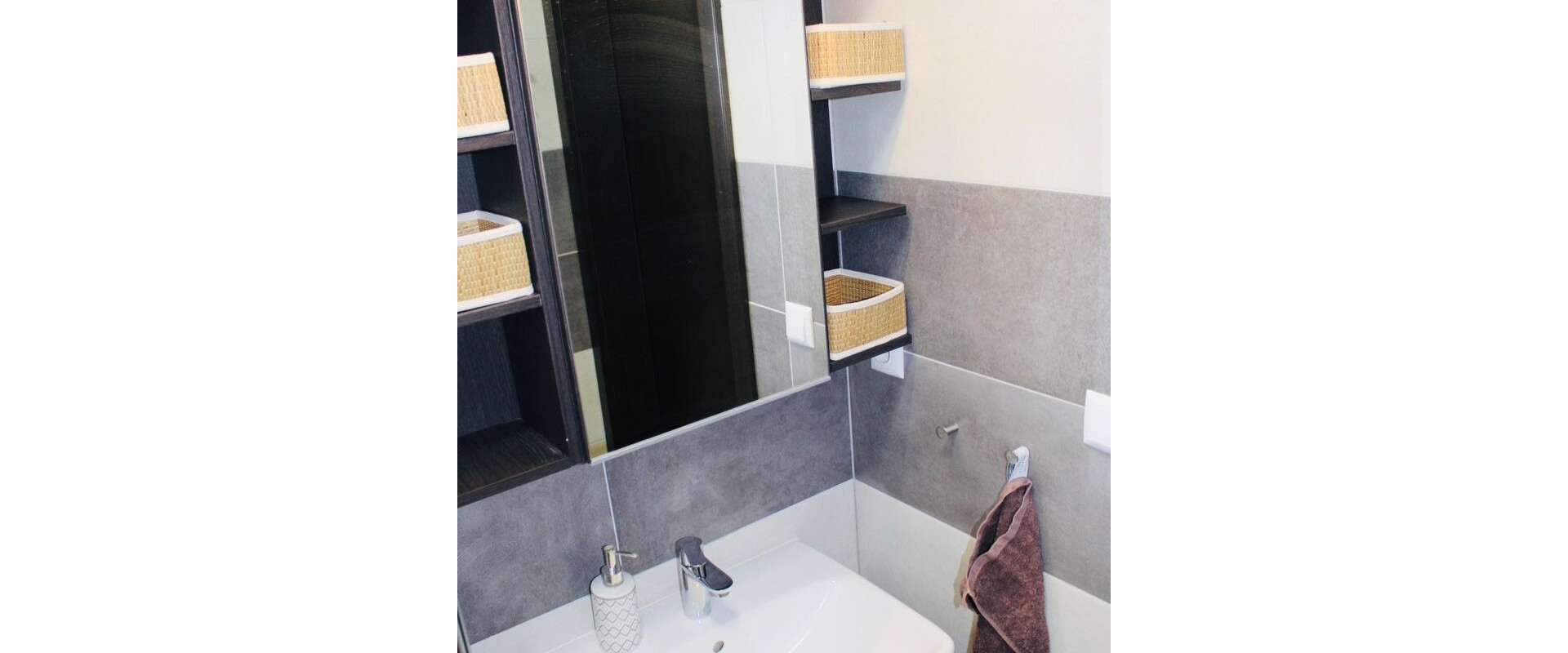 Prenájom - slnečný 2-izbový byt s veľkou terasou a záhradou