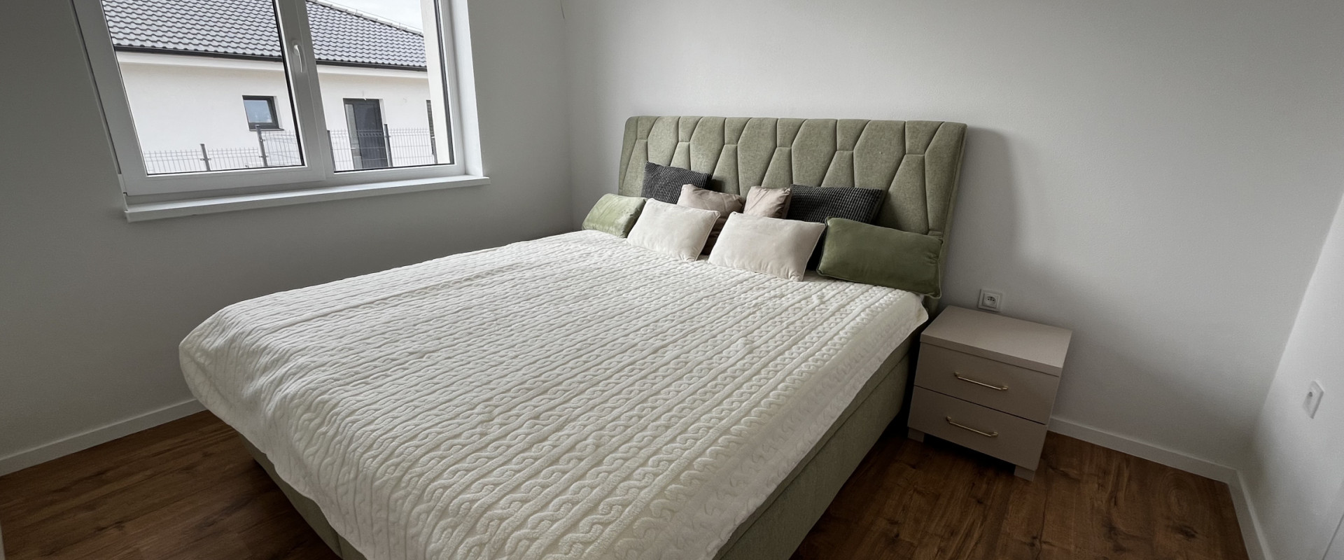 Kompletne zariadený rodinný dom v RED OAK – Červené Duby