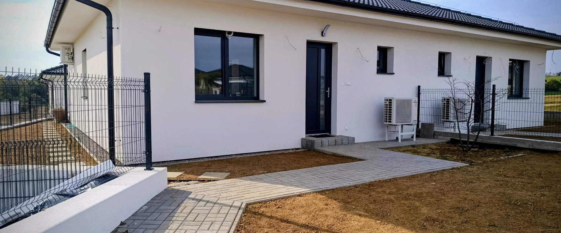 Kompletne zariadený rodinný dom v RED OAK – Červené Duby