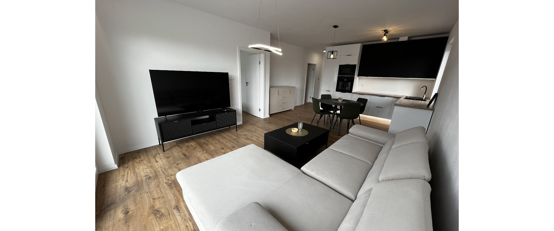 Kompletne zariadený rodinný dom v RED OAK – Červené Duby