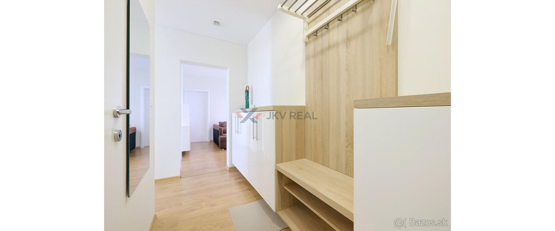 Exkluzívny Predaj: Štýlový 3-izbový Byt so Záhradkou a Balkónom v Michalovciach!