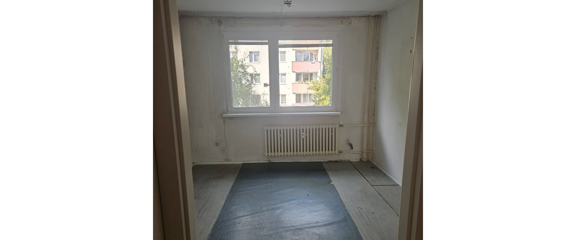 Ponúkame na predaj 4-izbový byt v pôvodnom stave - Dúbravka