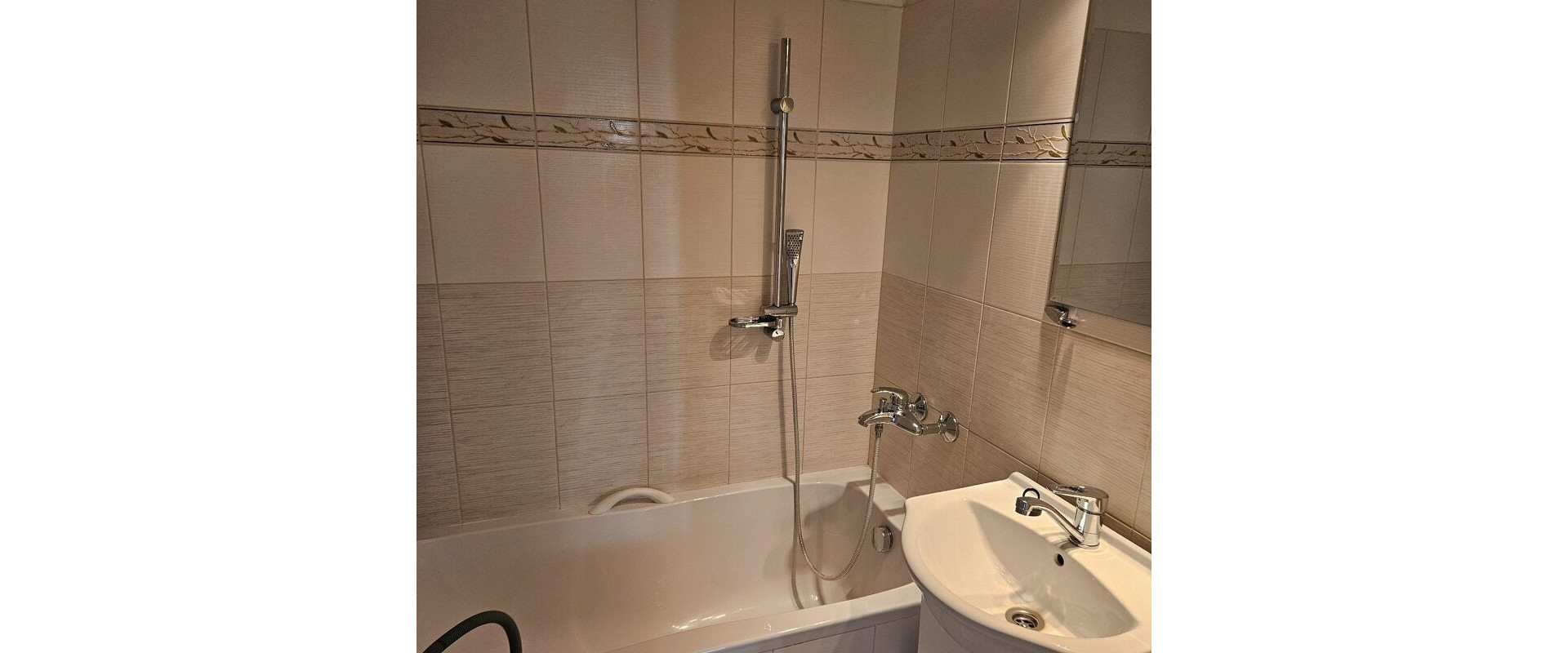 Ponúkame na predaj 4-izbový byt v pôvodnom stave - Dúbravka