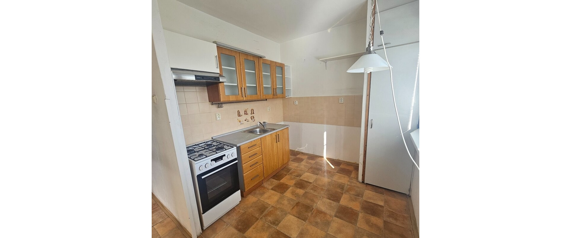 Ponúkame na predaj 4-izbový byt v pôvodnom stave - Dúbravka