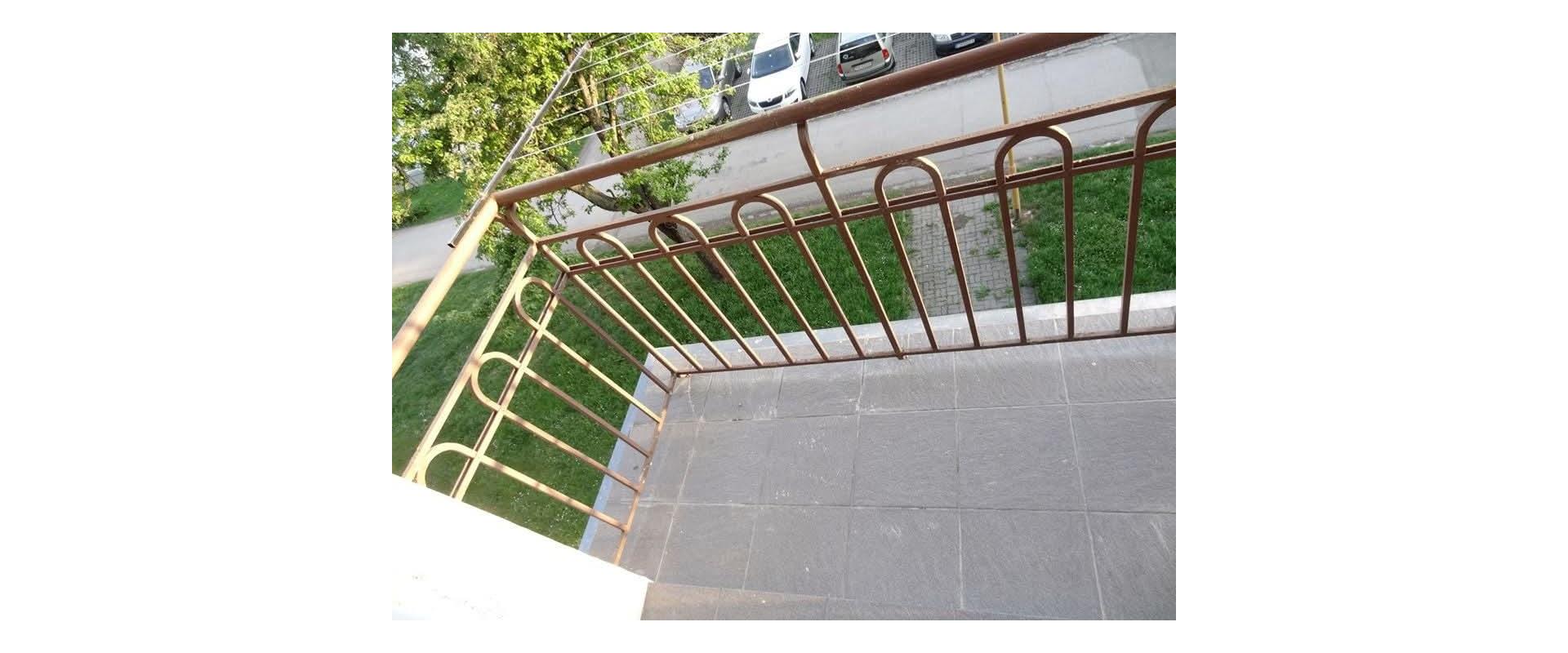 Prenájom 2-izbový byt s balkónom - Svätoplukova ul. PRIEVIDZA