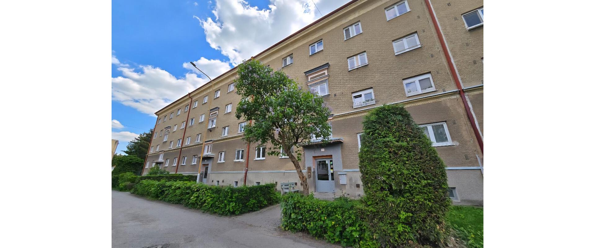 Prenájom 2-izbový byt s balkónom - Svätoplukova ul. PRIEVIDZA